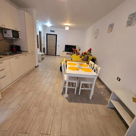 Large Family - Mamaia Nord And Pool *