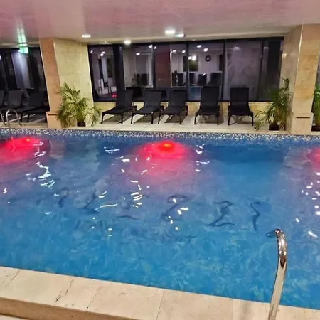 Large Family - Mamaia Nord And Pool Apartman Năvodari