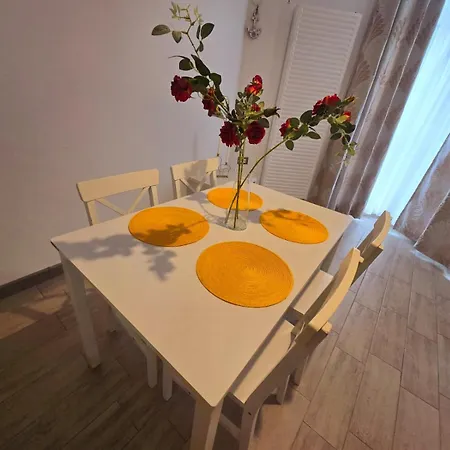 Large Family - Mamaia Nord And Pool Apartment