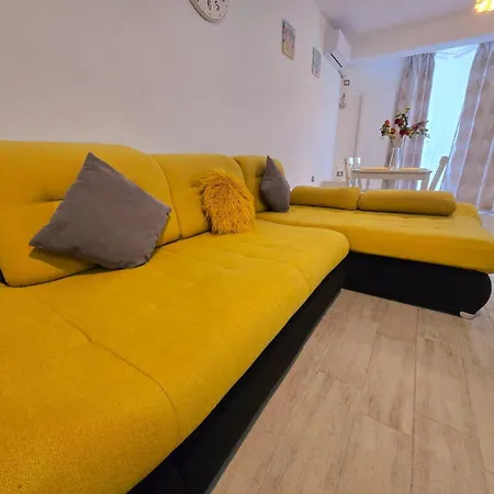 Large Family - Mamaia Nord And Pool Apartment