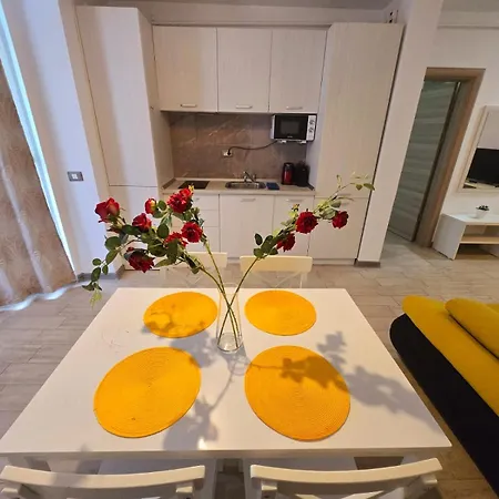 Large Family - Mamaia Nord And Pool Apartment Navodari