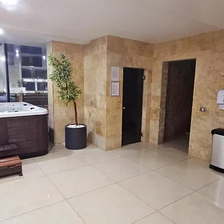 Large Family - Mamaia Nord And Pool *