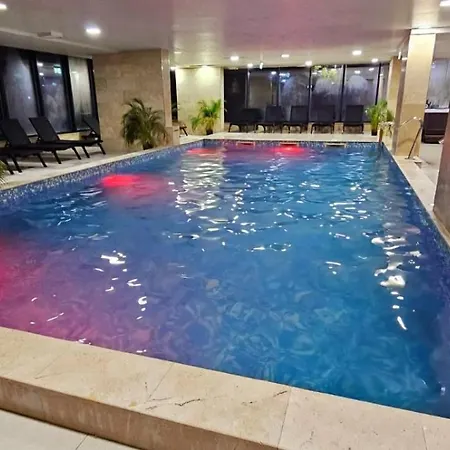 Large Family - Mamaia Nord And Pool Navodari