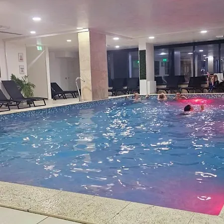 Large Family - Mamaia Nord And Pool Lägenhet