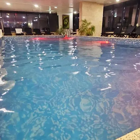 Large Family - Mamaia Nord And Pool Navodari