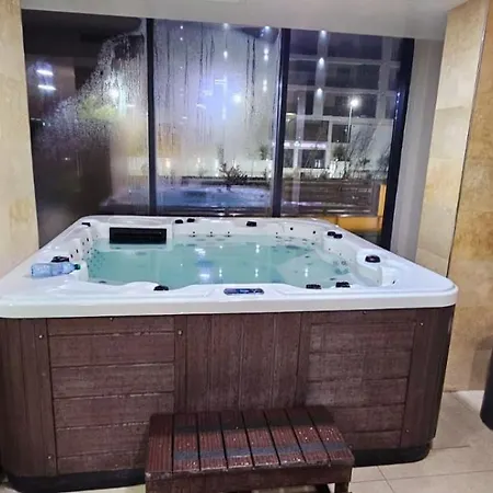 Large Family - Mamaia Nord And Pool *