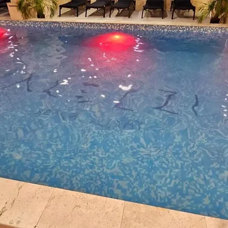 Large Family - Mamaia Nord And Pool Navodari