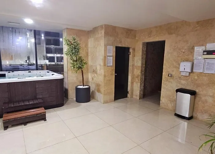 Large Family - Mamaia Nord And Pool *